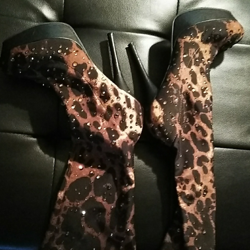 Boots - Picture 3 of 7